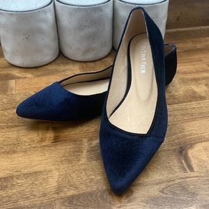 NWOB Modcloth Chelsea Crew Pammy Velvet Flat in Navy Blue Size 40 9/9.5